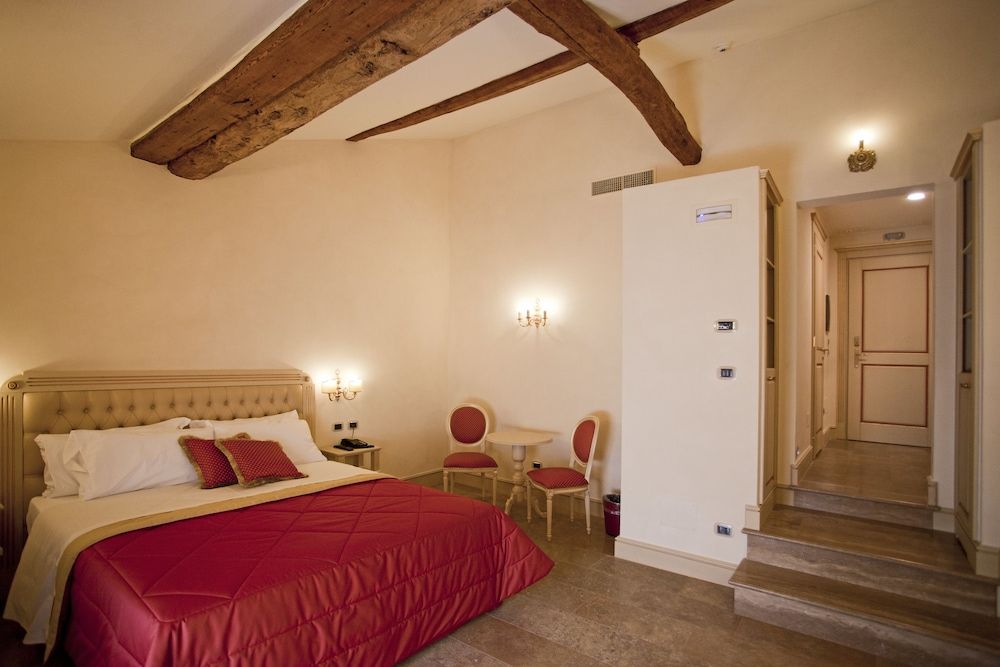 undefined Hotel Cavour 6