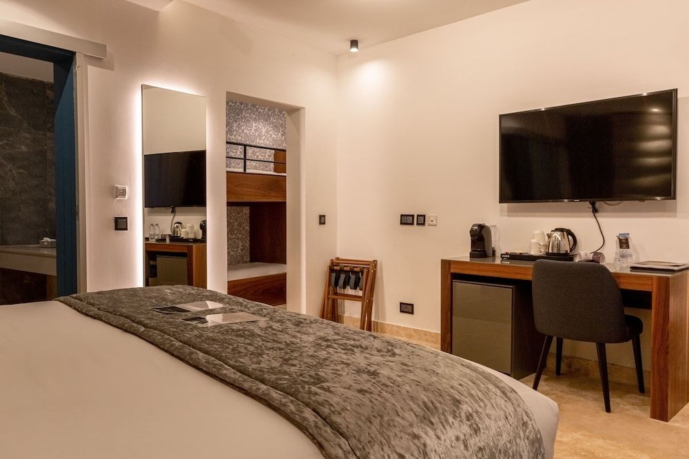 The Village Boutique & Spa Family Quadruple Room 5