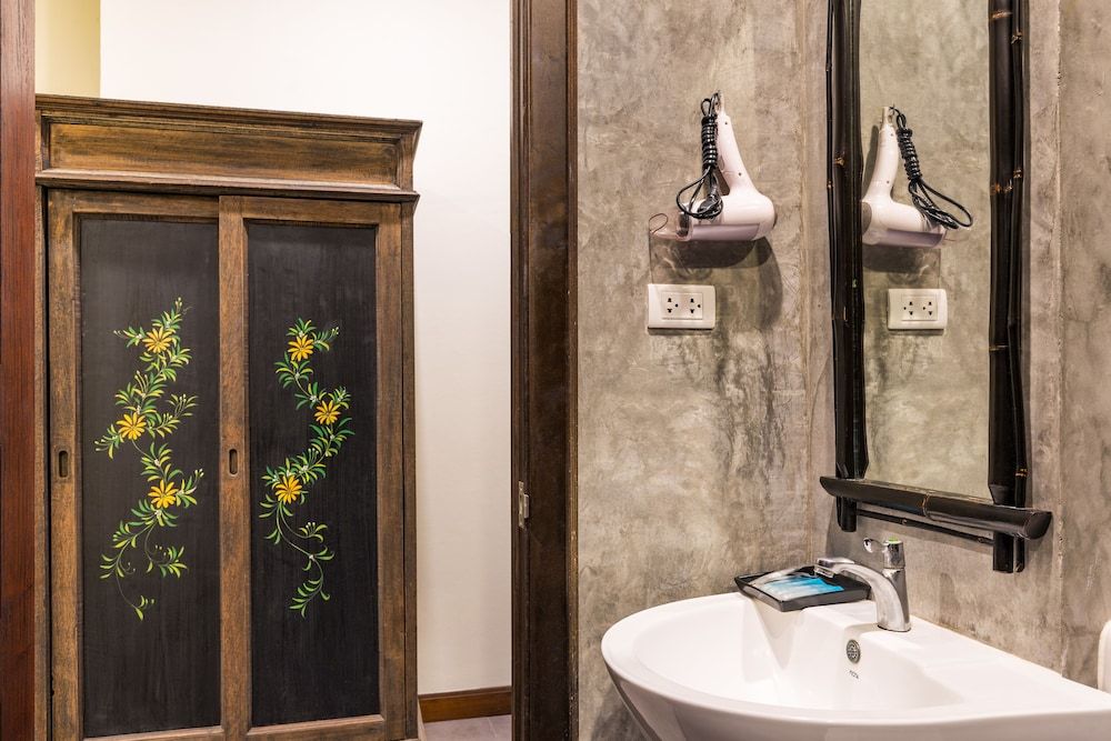 Seeka Boutique Resort - Relaxing Stay - Balcony, Pool & Near Beach Standard Double or Twin Room 6