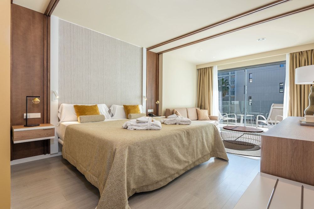 Junior Suite, Air conditioning, Pool View