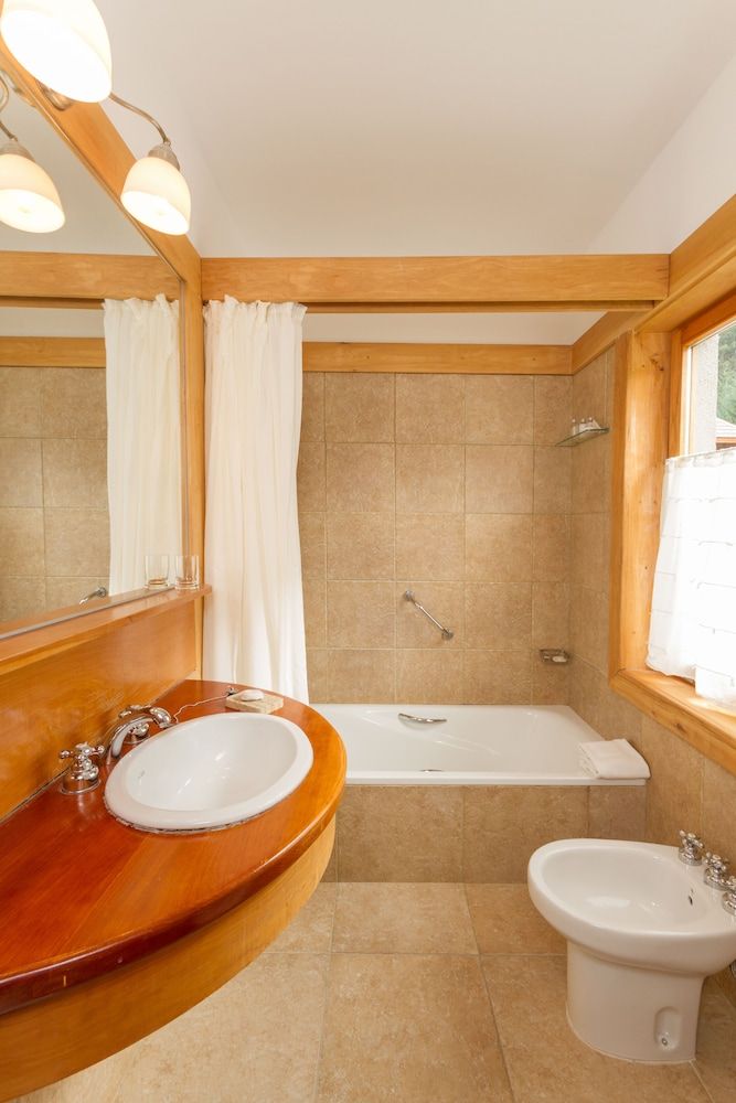 Correntoso Lake & River Hotel Family Room 5