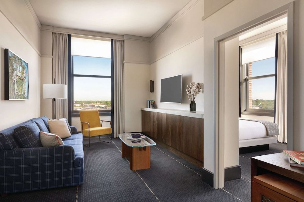 Suite, 1 King Bed (Main Line)