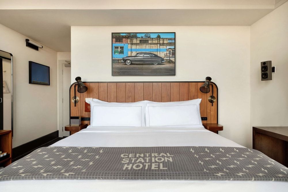 Room, 1 King Bed (Concourse)