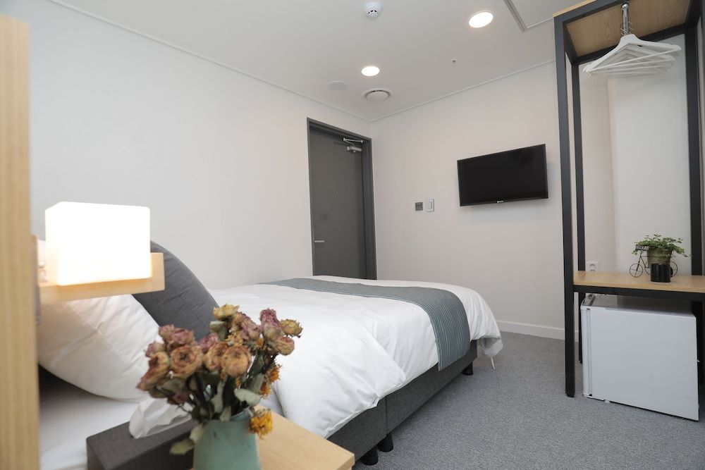 Line Hotel Myeongdong Economy Double Room, No Windows 3