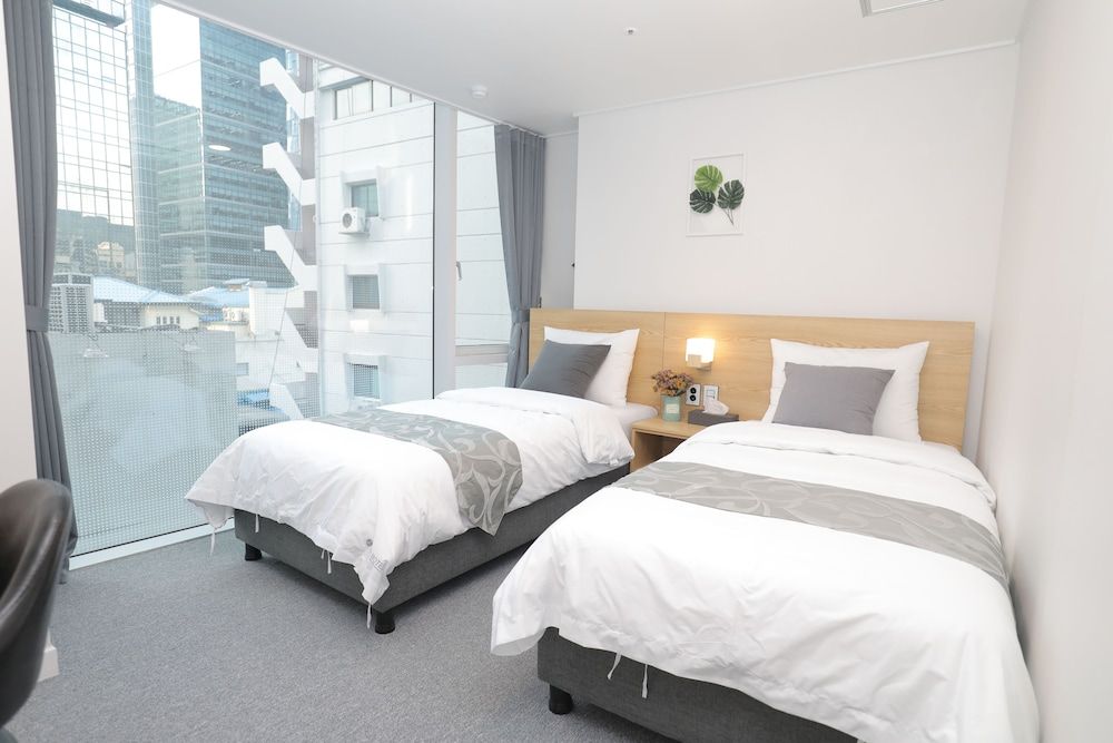 Line Hotel Myeongdong Superior Twin Room 2
