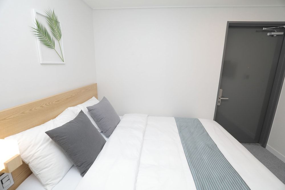 Line Hotel Myeongdong Economy Double Room, No Windows 2