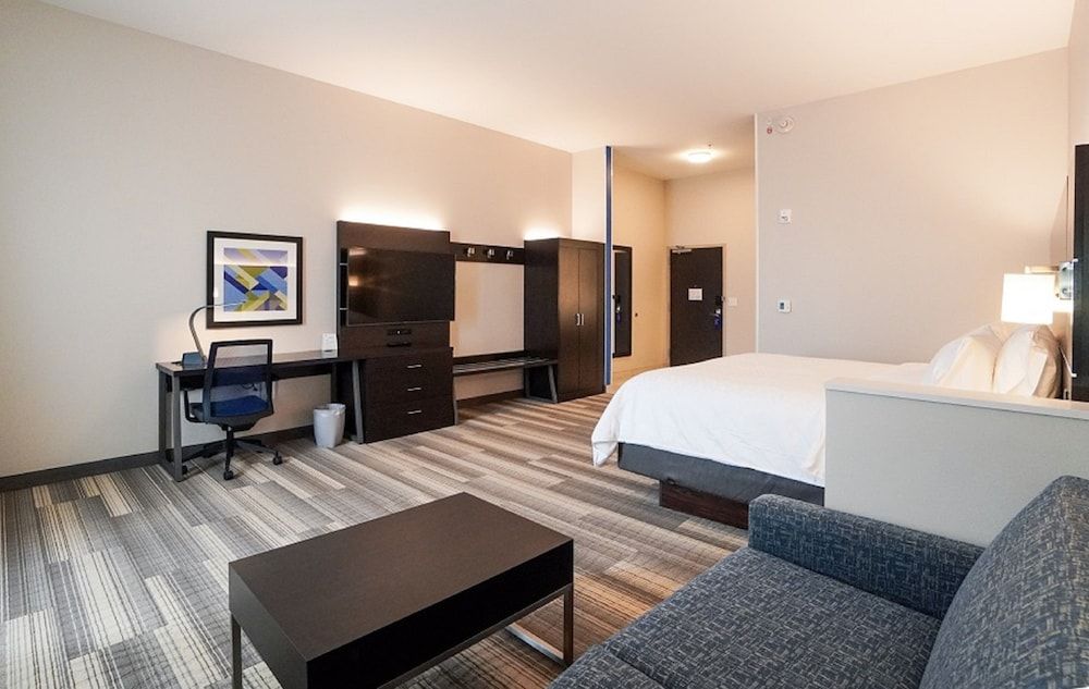Suite, 1 King Bed, Accessible Bathtub (Accessible Tub)