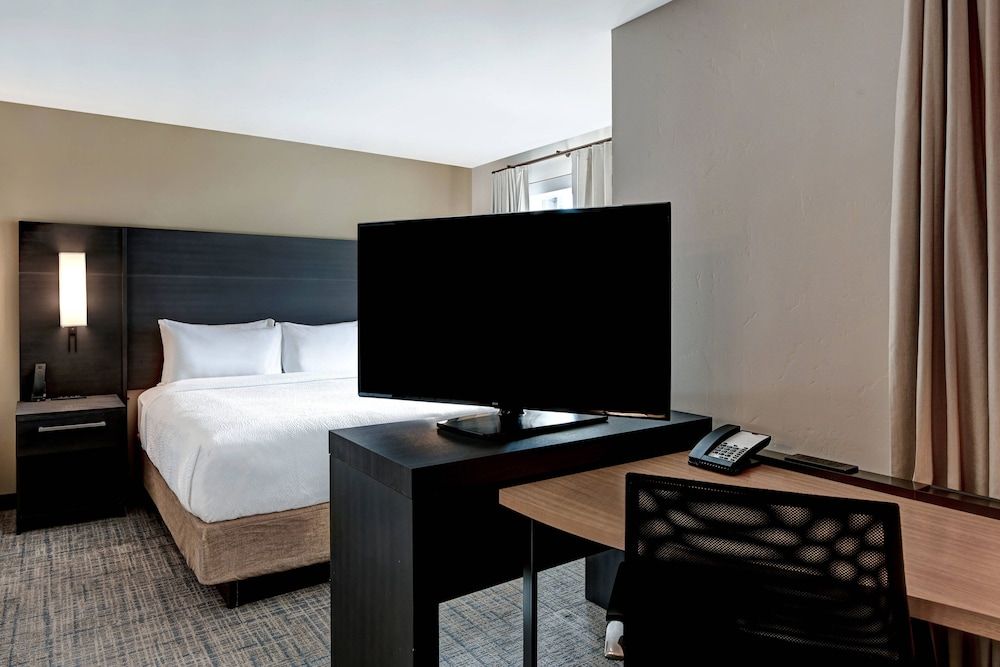 Studio, 1 King Bed with Sofa bed (Mobility Accessible, Tub)