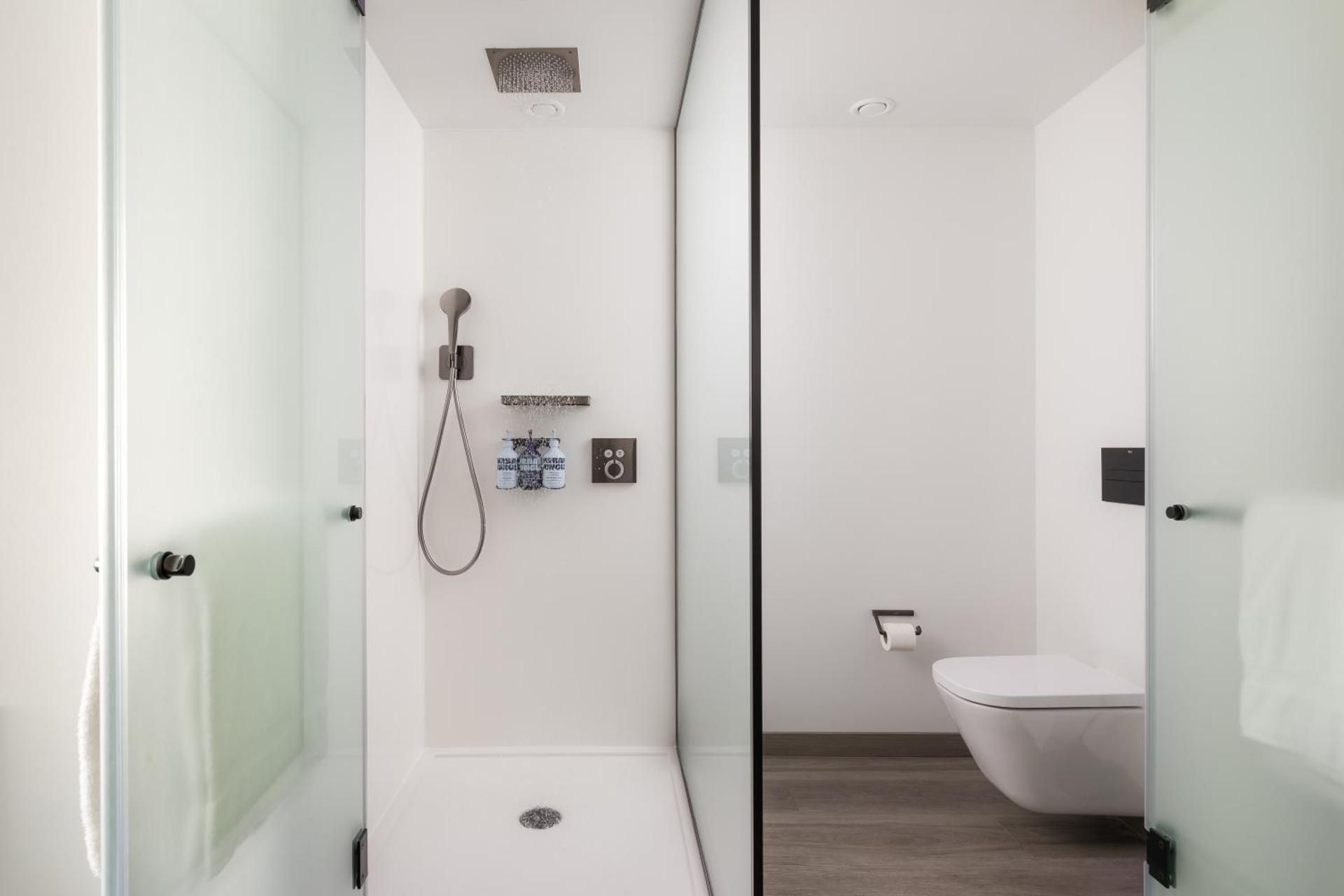 undefined YOTEL Porto 4