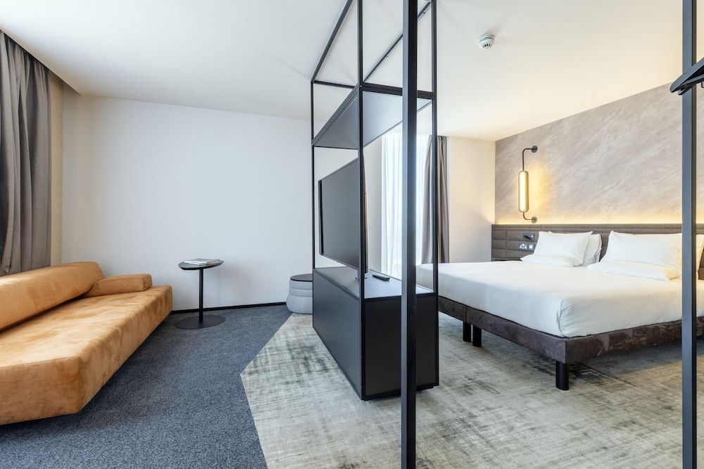 Studio, 1 King Bed with Sofa bed (Long Stay)