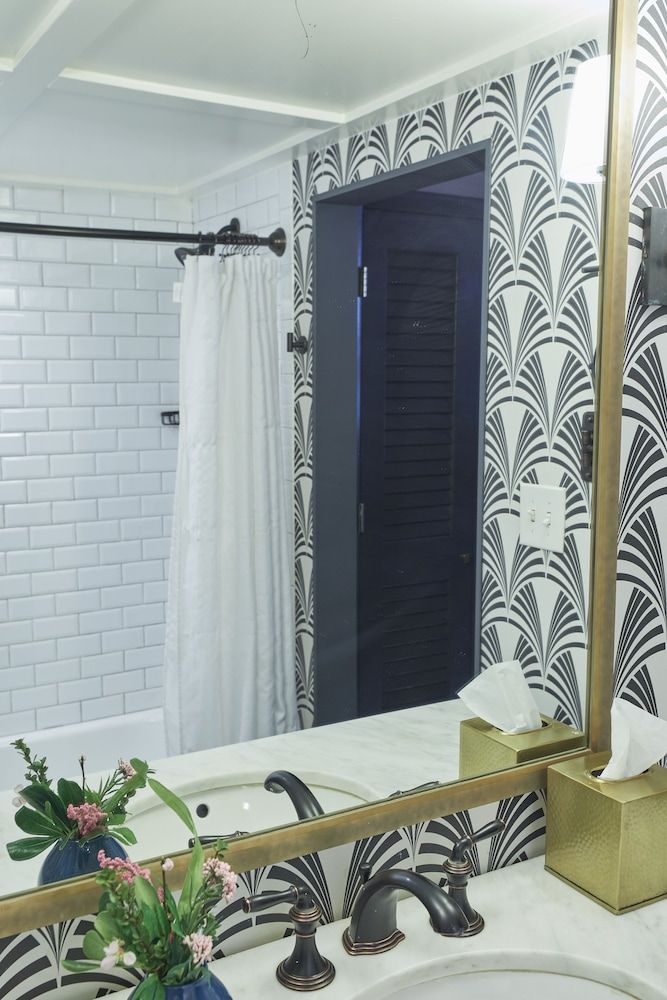 The Oliver Hotel Economy Room, 1 Queen Bed 5