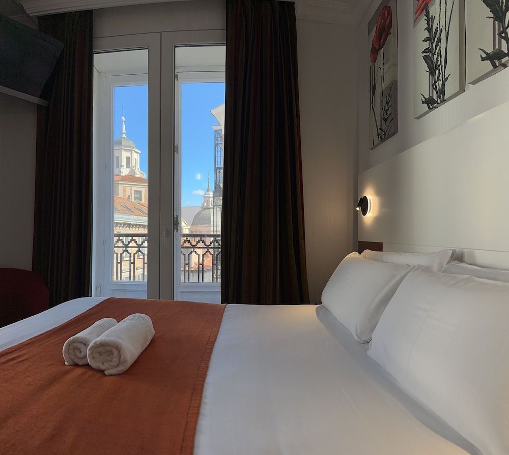 Hostal Sol Square Madrid Double Room (con balcón y vistas) 7