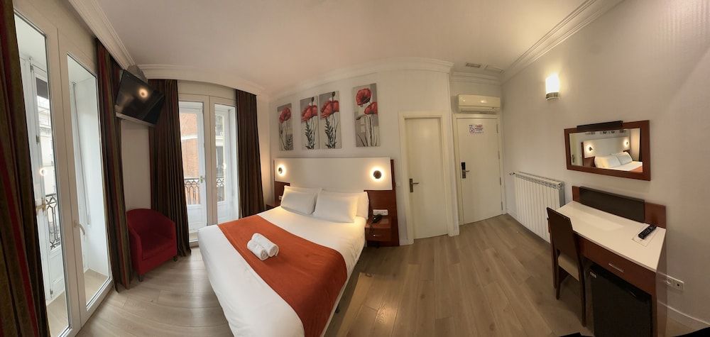 undefined Hostal Sol Square Madrid 8