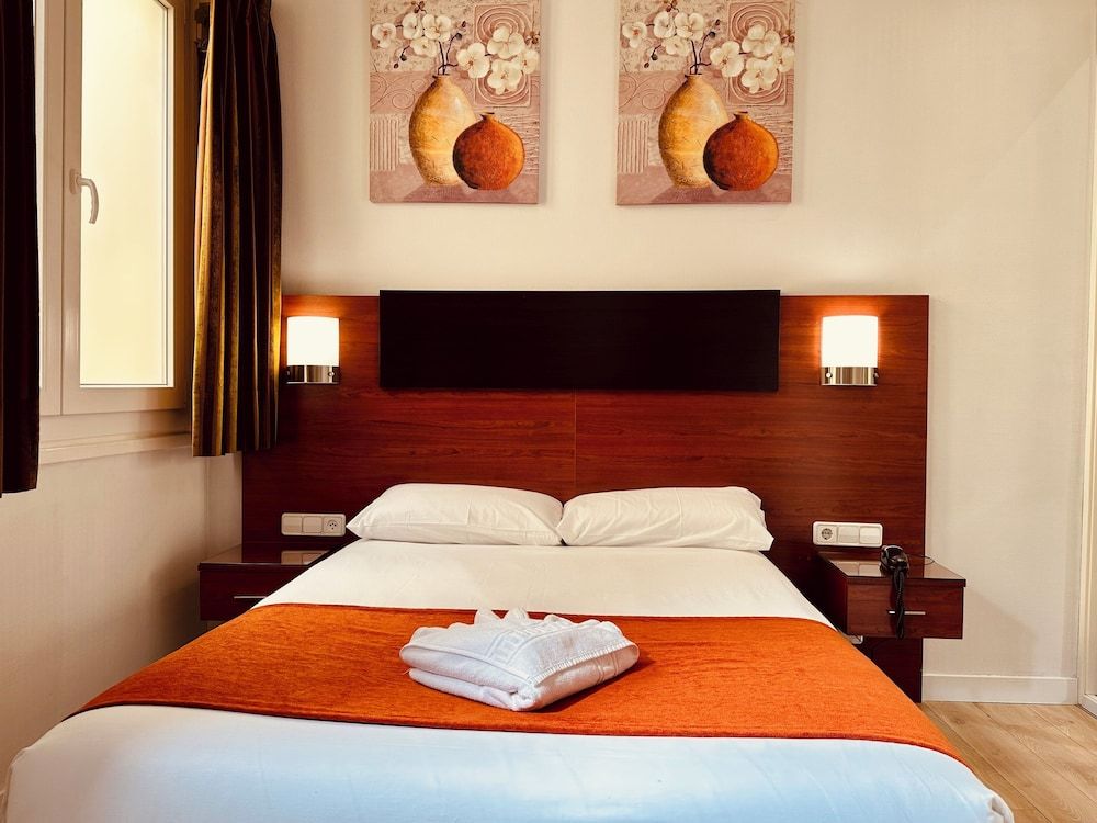 undefined Hostal Sol Square Madrid 3