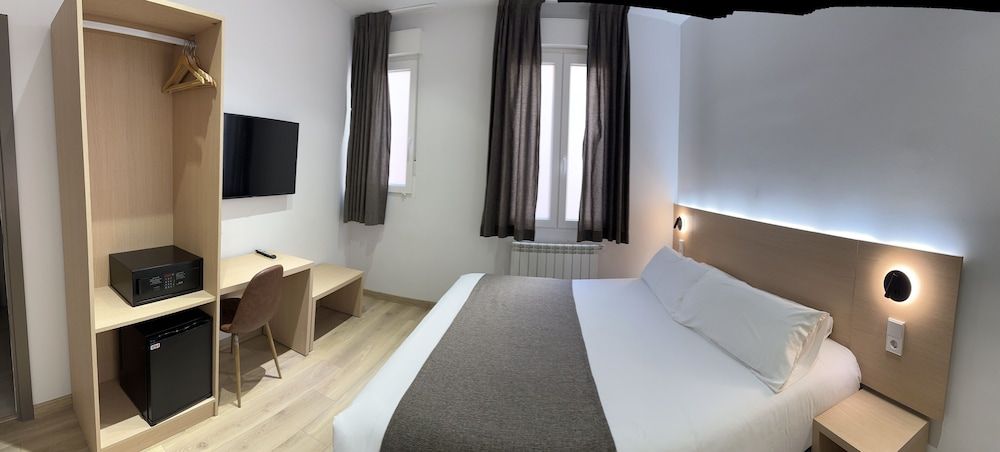 undefined Hostal Sol Square Madrid 4
