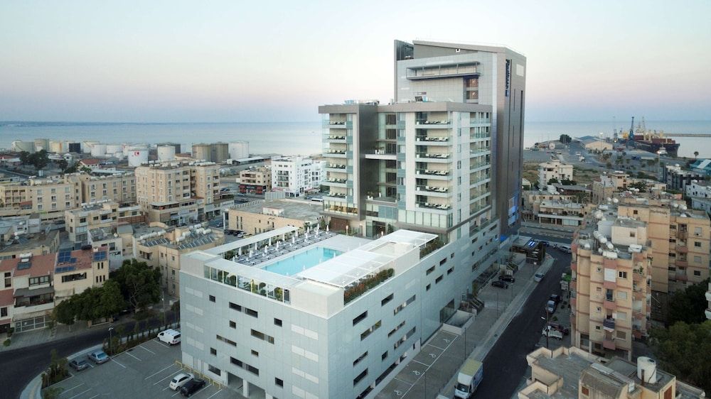 undefined Radisson Blu Hotel, Larnaca 2