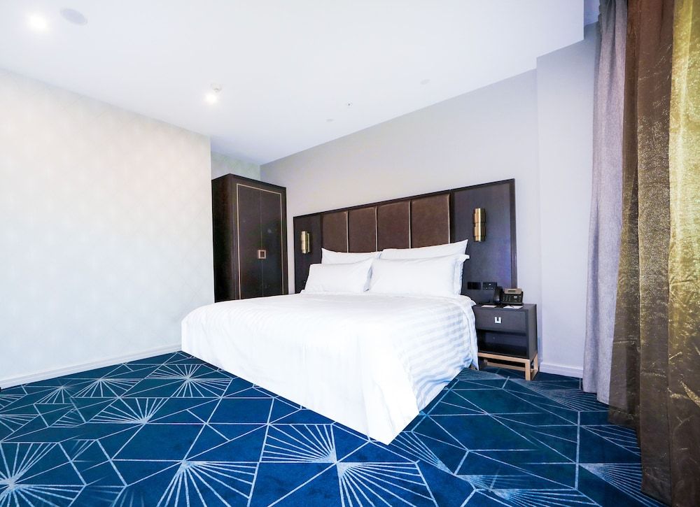 Swiss-SuperSuite One Bedroom