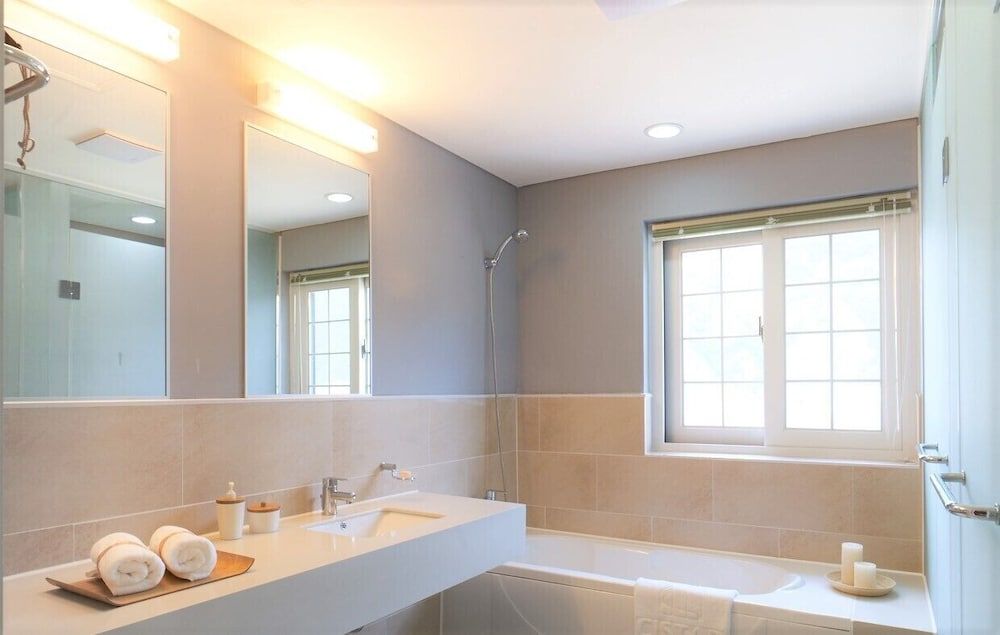 Donggang Cistar Suite (A, Room type Randomly Assigned) 3