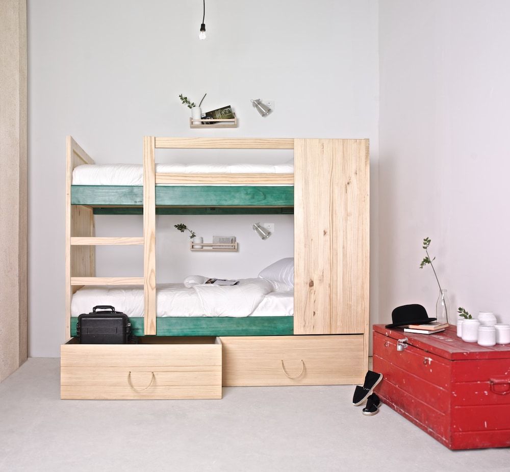 The Hat Madrid - Hostel One Single Bed in Shared Dormitory for 6 occupants, Private Bathroom, Women Only 5