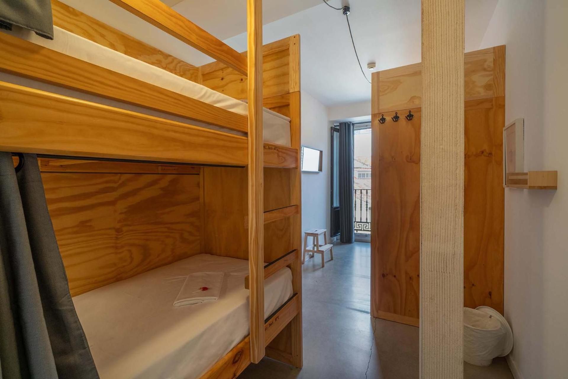 1 Person in 4-Bed Dormitory with Shared Bathroom - Mixed