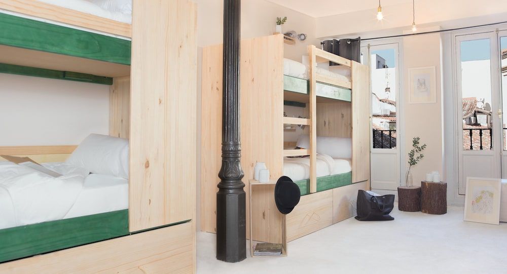 The Hat Madrid - Hostel One Single Bed in Shared Dormitory for 6 occupants, Private Bathroom, Women Only 5