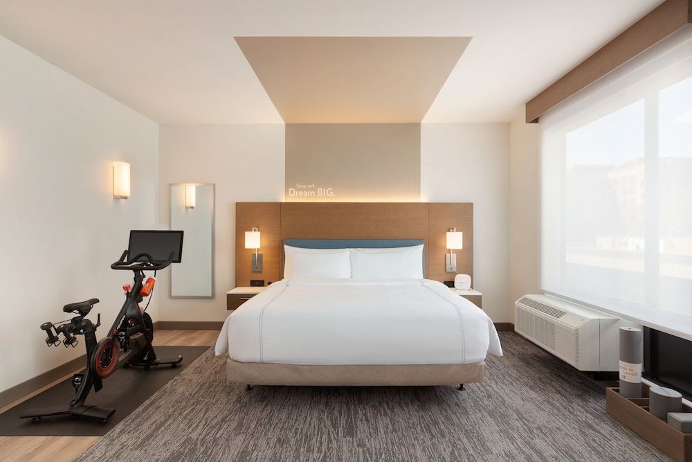 Standard Room, 1 King Bed, Mobility Accessible, Non Smoking (Mobility, Comm)