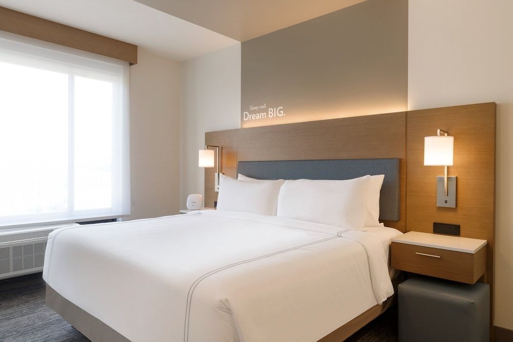 Standard Room, 1 King Bed (Recliner Accessible)