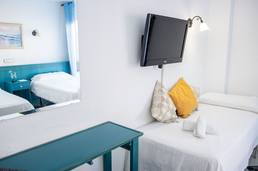 Hotel Agur Triple Room 2