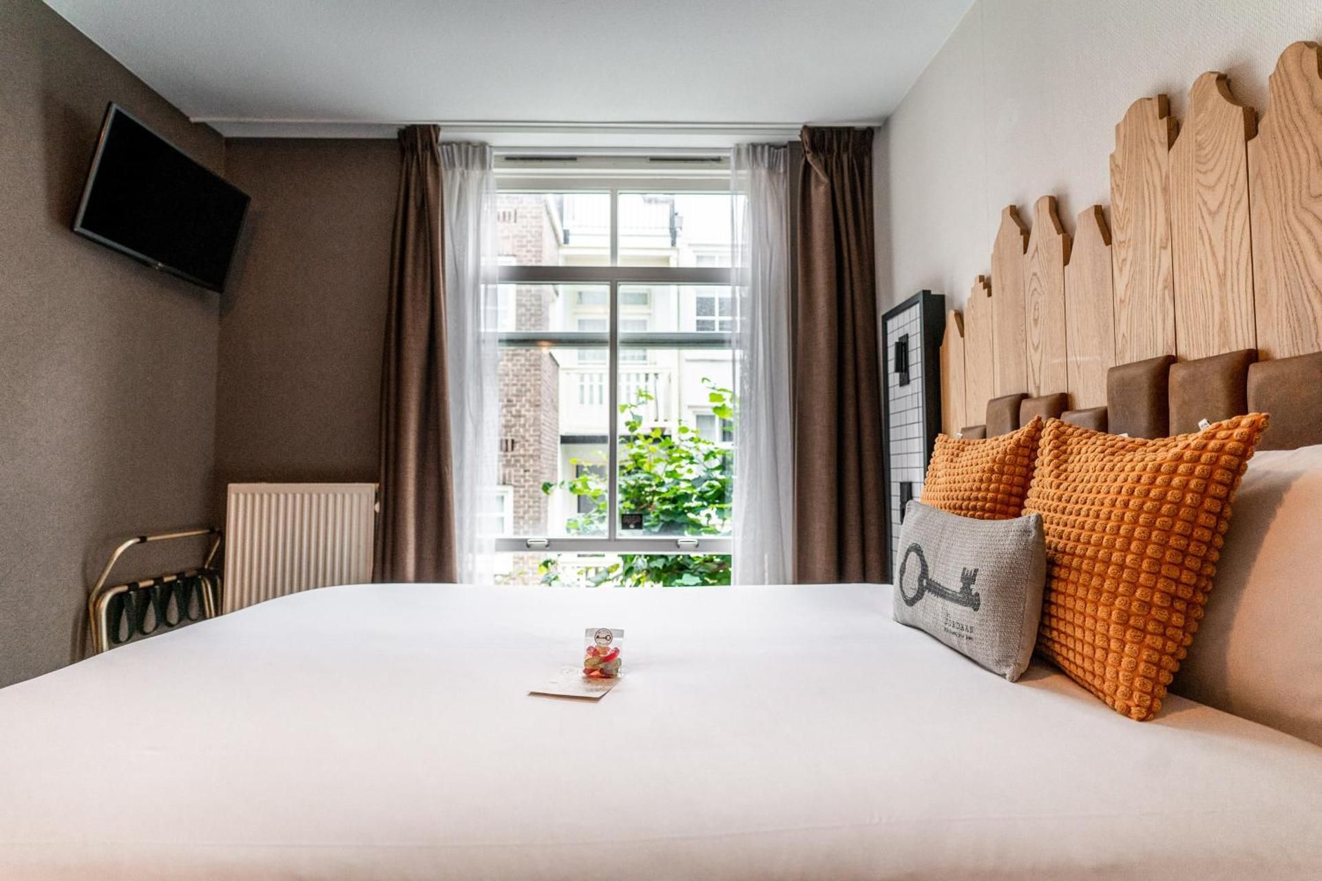 undefined Mr. Jordaan 3