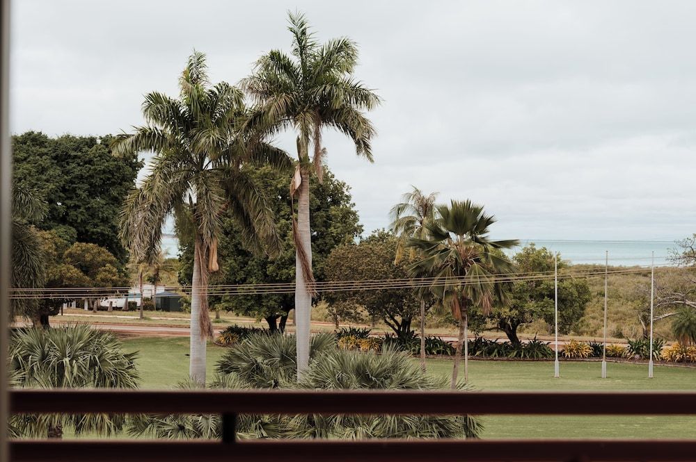 The Continental Hotel Broome Parkview Queen room 6