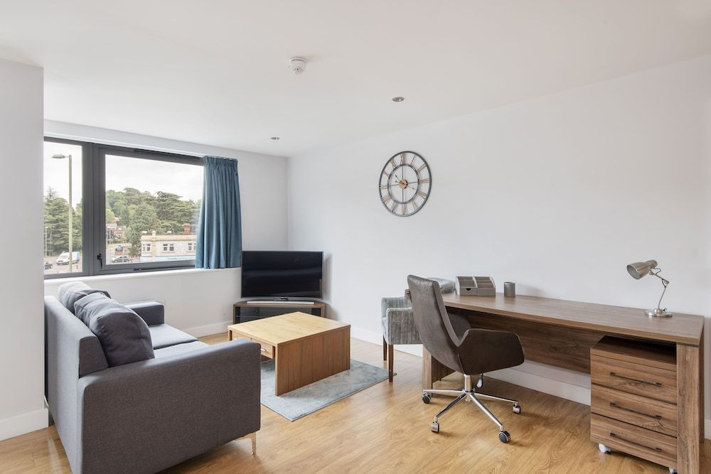 HQ Aparthotel Farnborough Business Apartment, 1 Bedroom, Kitchen 10