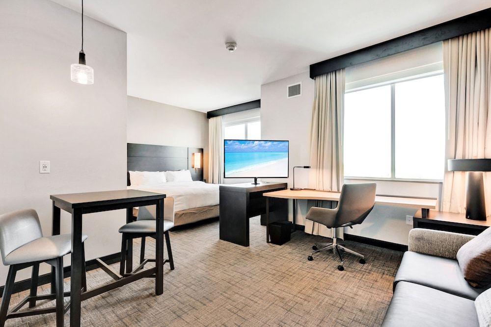 Studio, 1 King Bed, Bay View (Mobility Accessible, Tub)