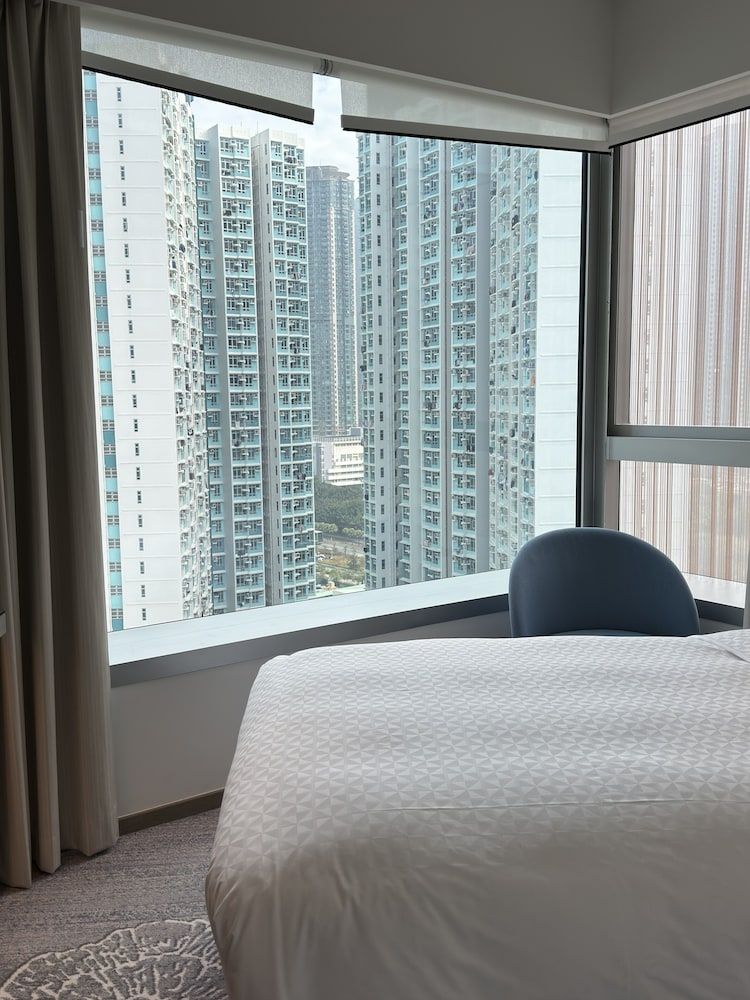 Four Points By Sheraton Hong Kong, Tung Chung Traditional Room, 2 Twin Beds, City View 6