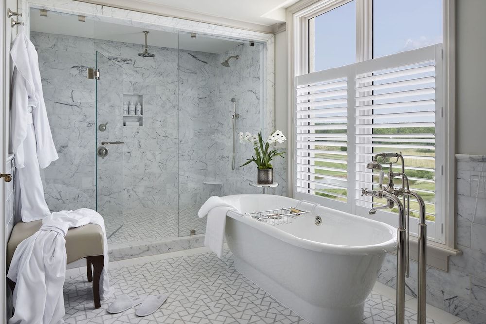 Deep Soaking Bathtub