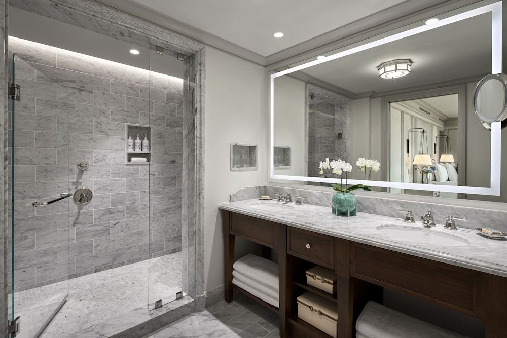 Keswick Hall Deluxe Room, 1 King Bed (View) 4