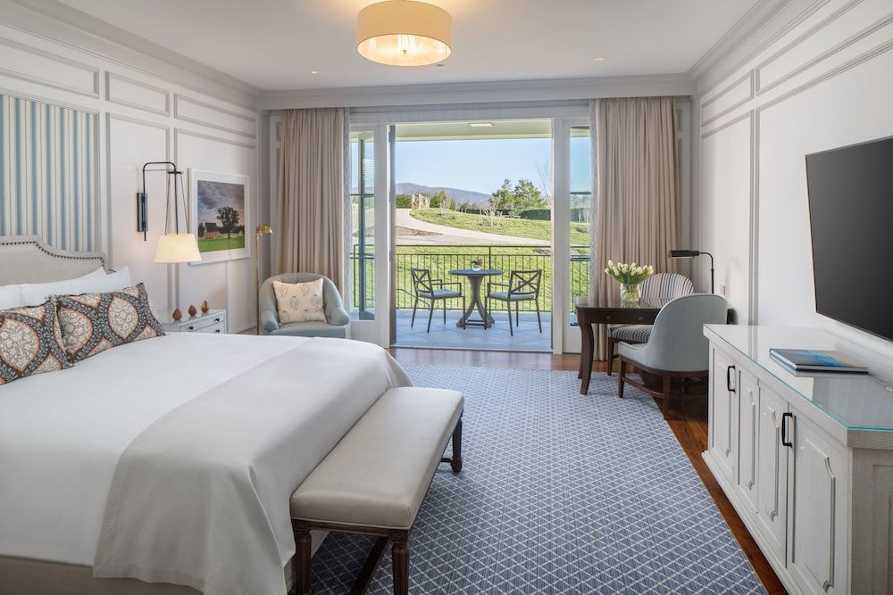 Keswick Hall Deluxe Room, 1 King Bed, Balcony (Terrace) 2