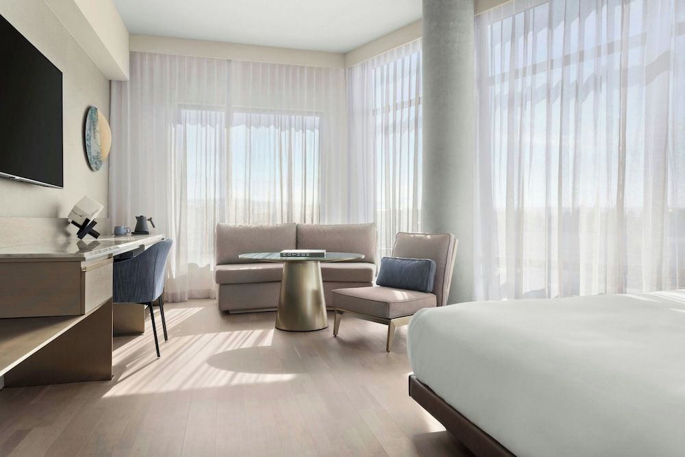 Room, 1 King Bed, Corner