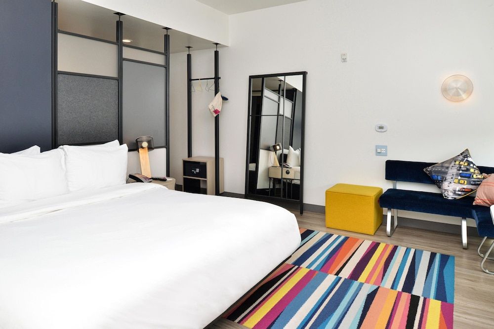 Room, 1 King Bed (Mobility Accessible, Tub)