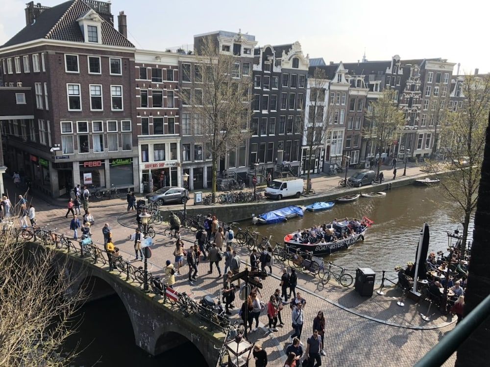 Facade Hotel Amsterdam Double Room, 1 Large Twin Bed, Canal View (Small) 2