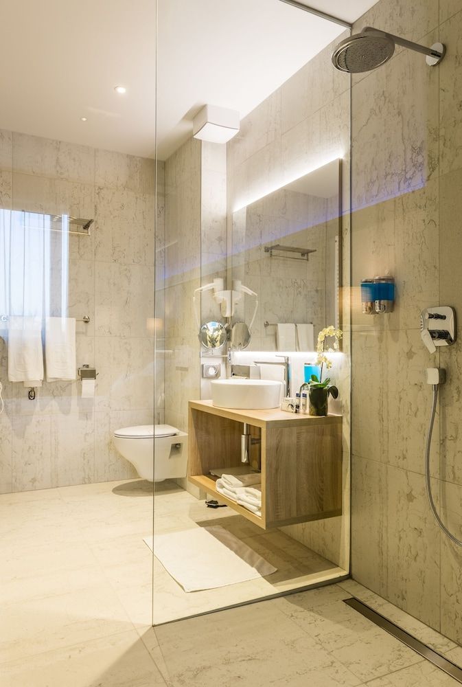 Admiral Hotel Superior Twin Room 4