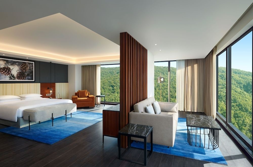 Regency, Suite