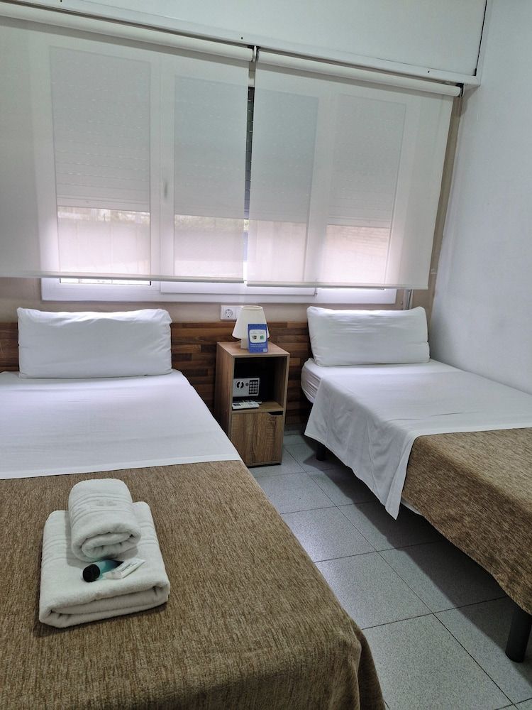 undefined Hostal Elkano 8