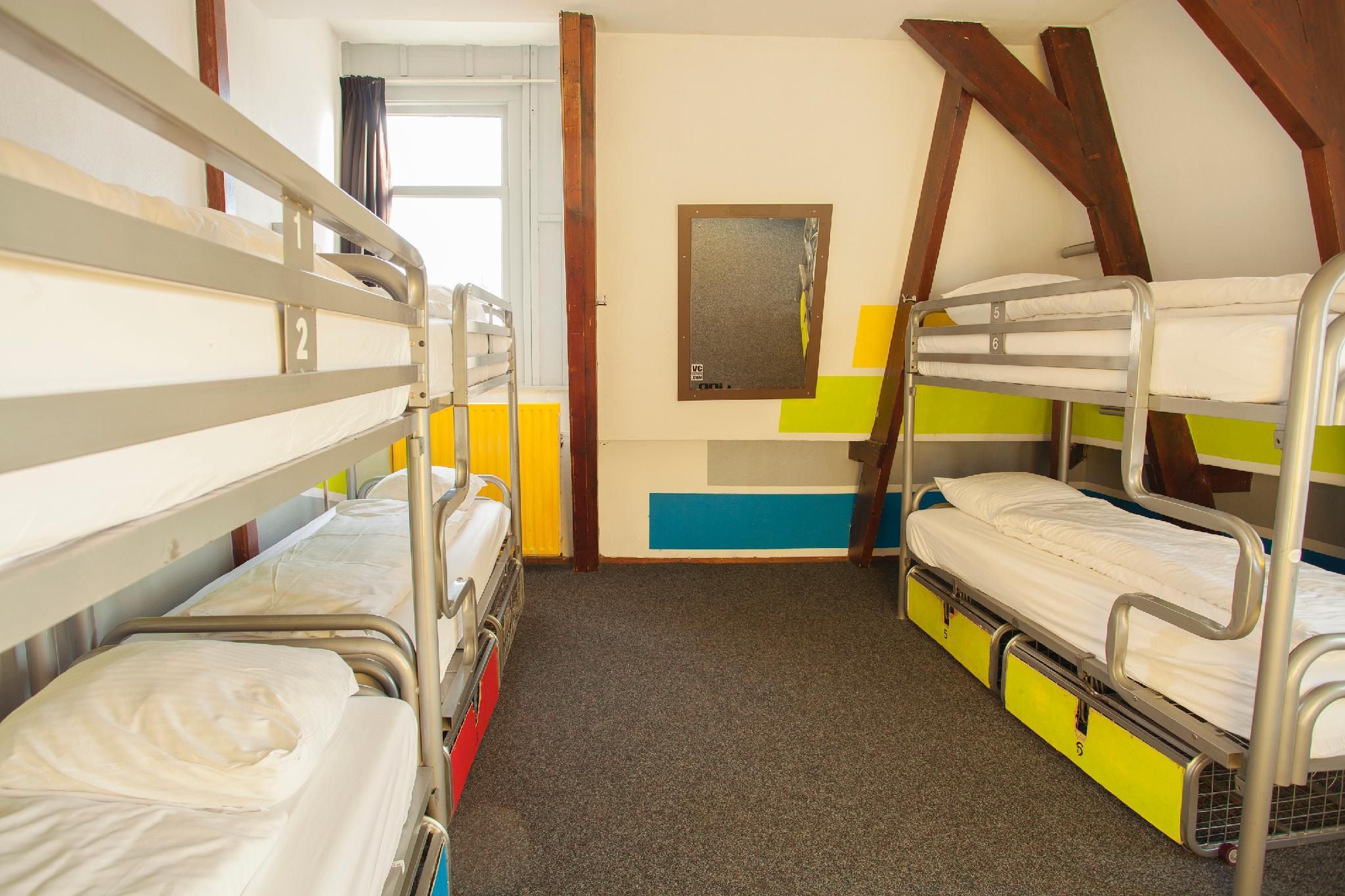 Private Room for 6 People