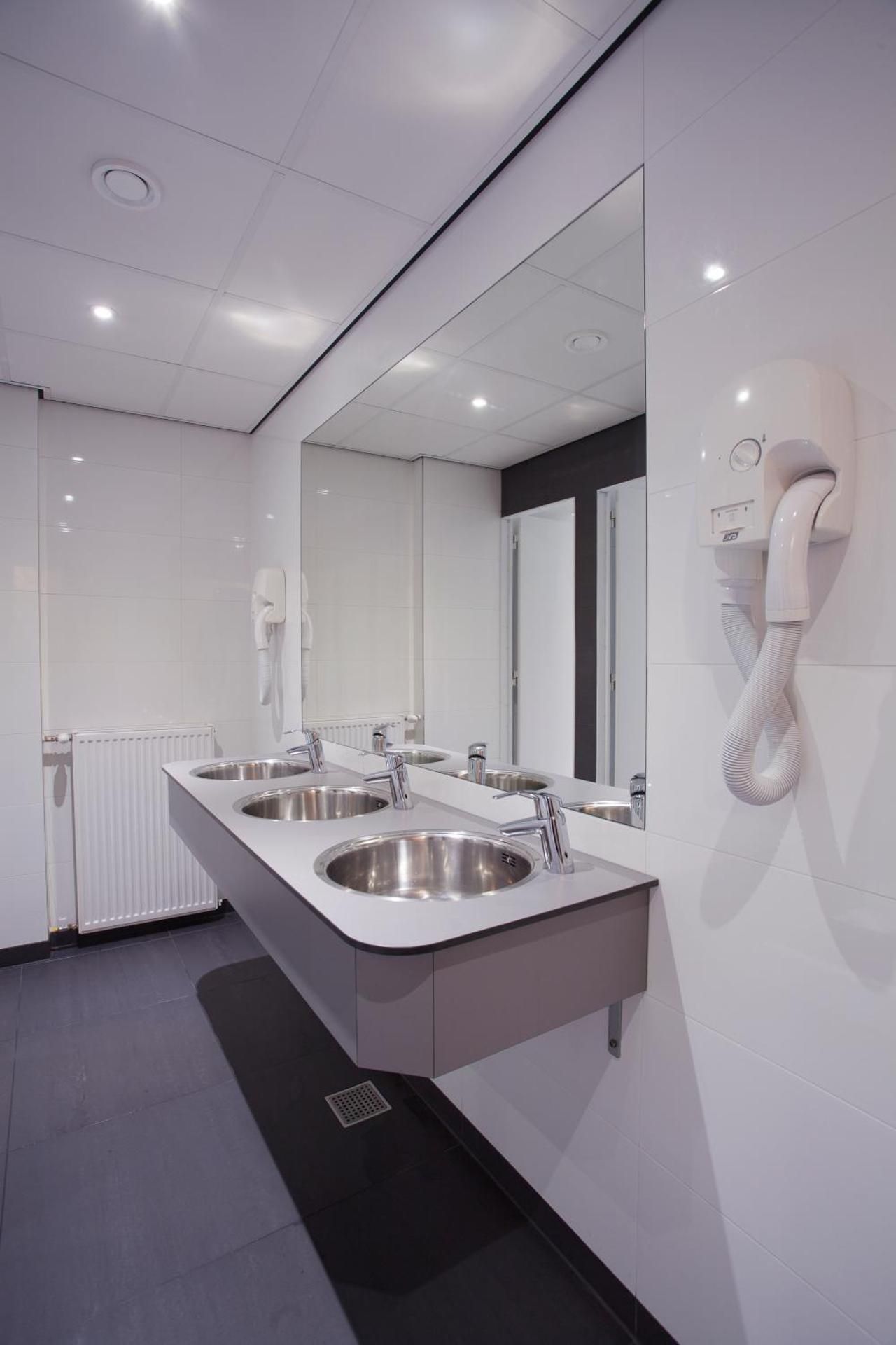 undefined The Flying Pig Downtown Youth Hostel 2