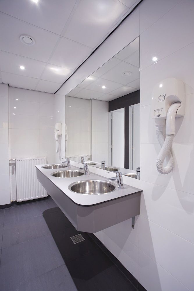 undefined The Flying Pig Downtown Youth Hostel 7