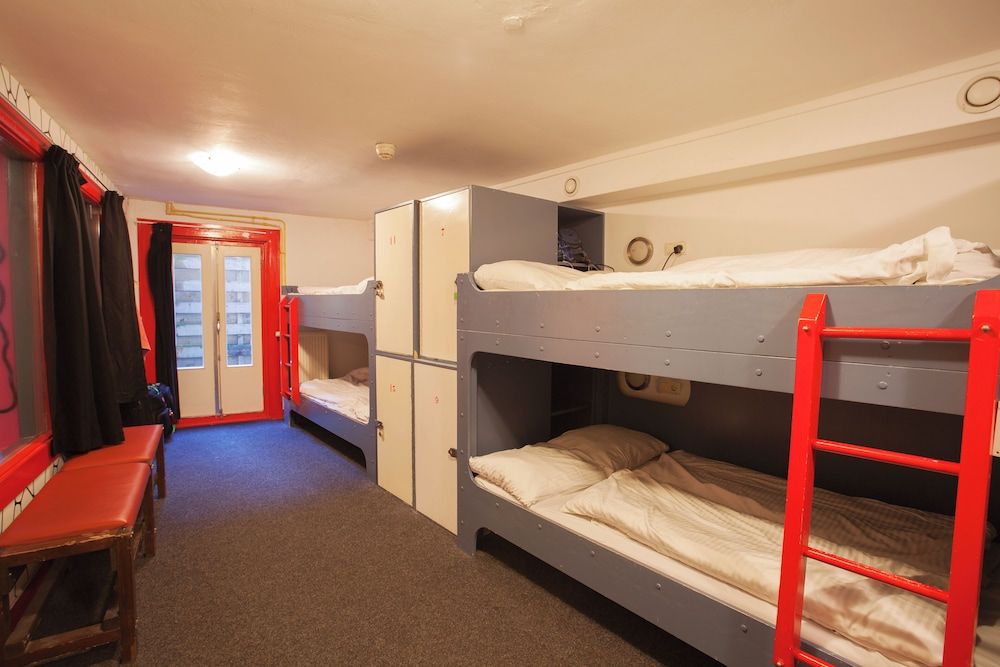 The Flying Pig Downtown Youth Hostel Double Bed in a 6-Bed Dorm (1 bed, 2 guests) 3