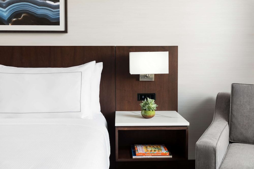 DoubleTree by Hilton Tucson Downtown Convention Center Room, 1 King Bed 3