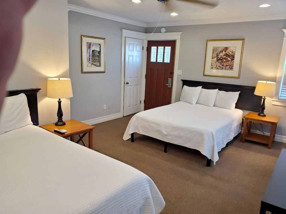 Coronado Island Inn Standard Room, 2 Double Beds 5