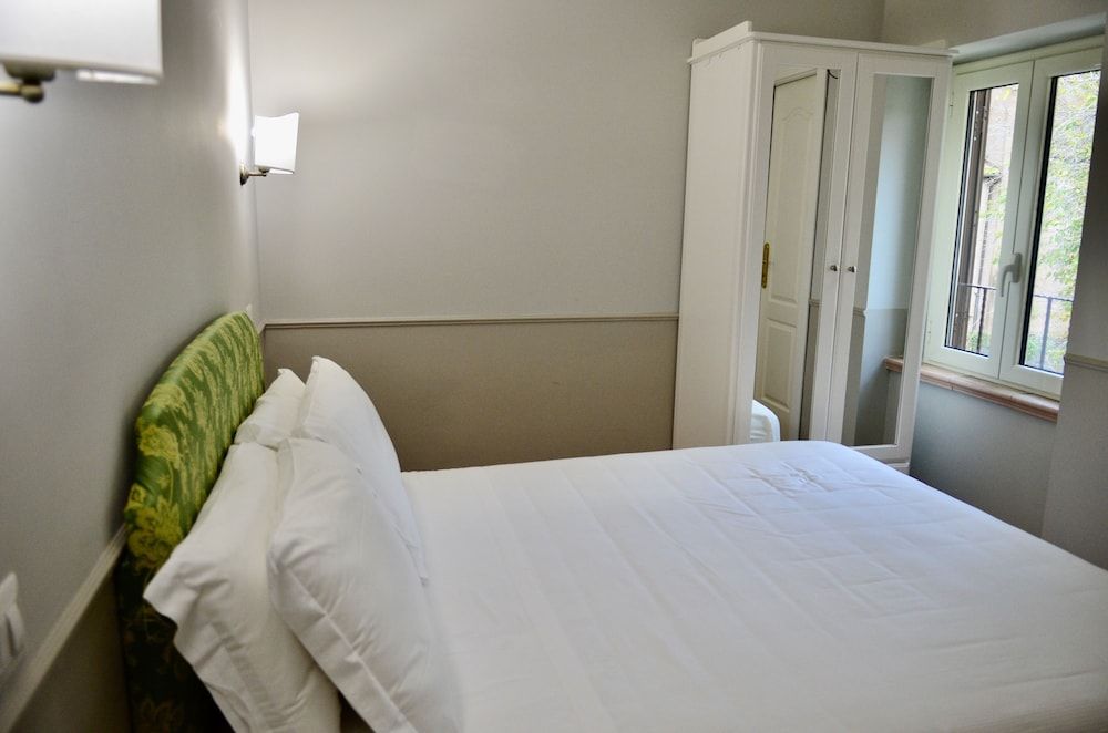 Sourire Hotel Standard Double or Twin Room 4