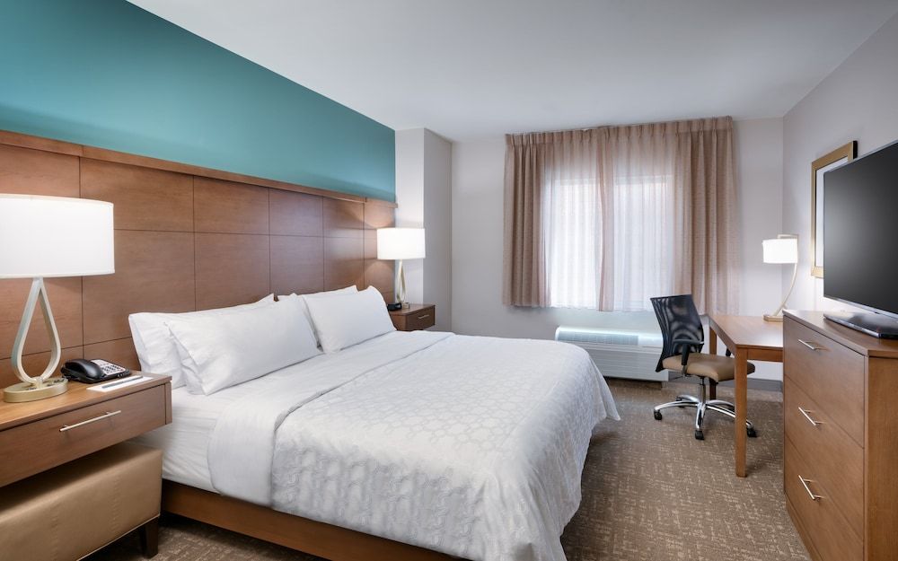 Suite, 2 Bedrooms, Accessible (1 King, 1 Qn, Comm, Tub)